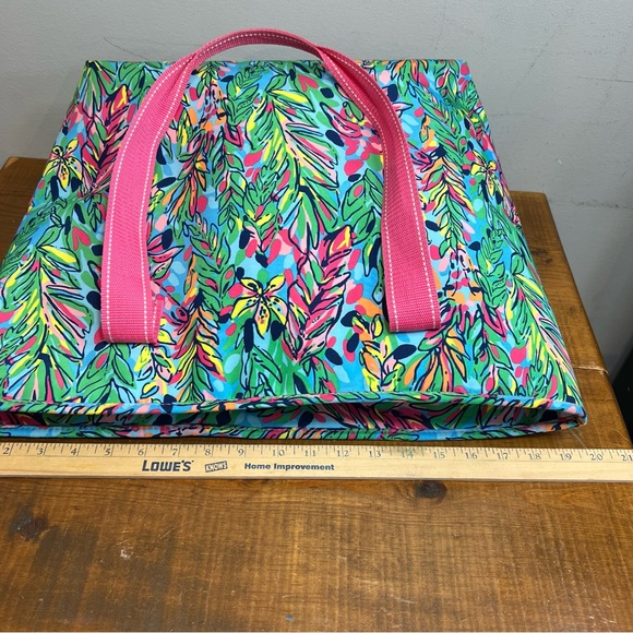 Lilly Pulitzer insulated market shopper, tote bag in bringing mermaid back print - Picture 8 of 10
